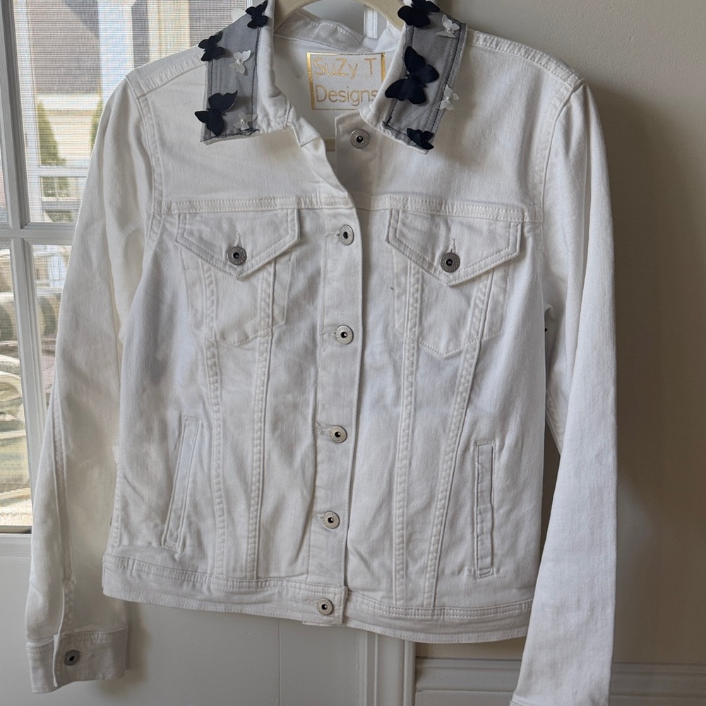 Elegant White Denim Jacket with Floral Accents